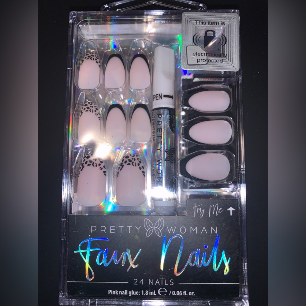 Pretty Woman Faux Nails Light Pink